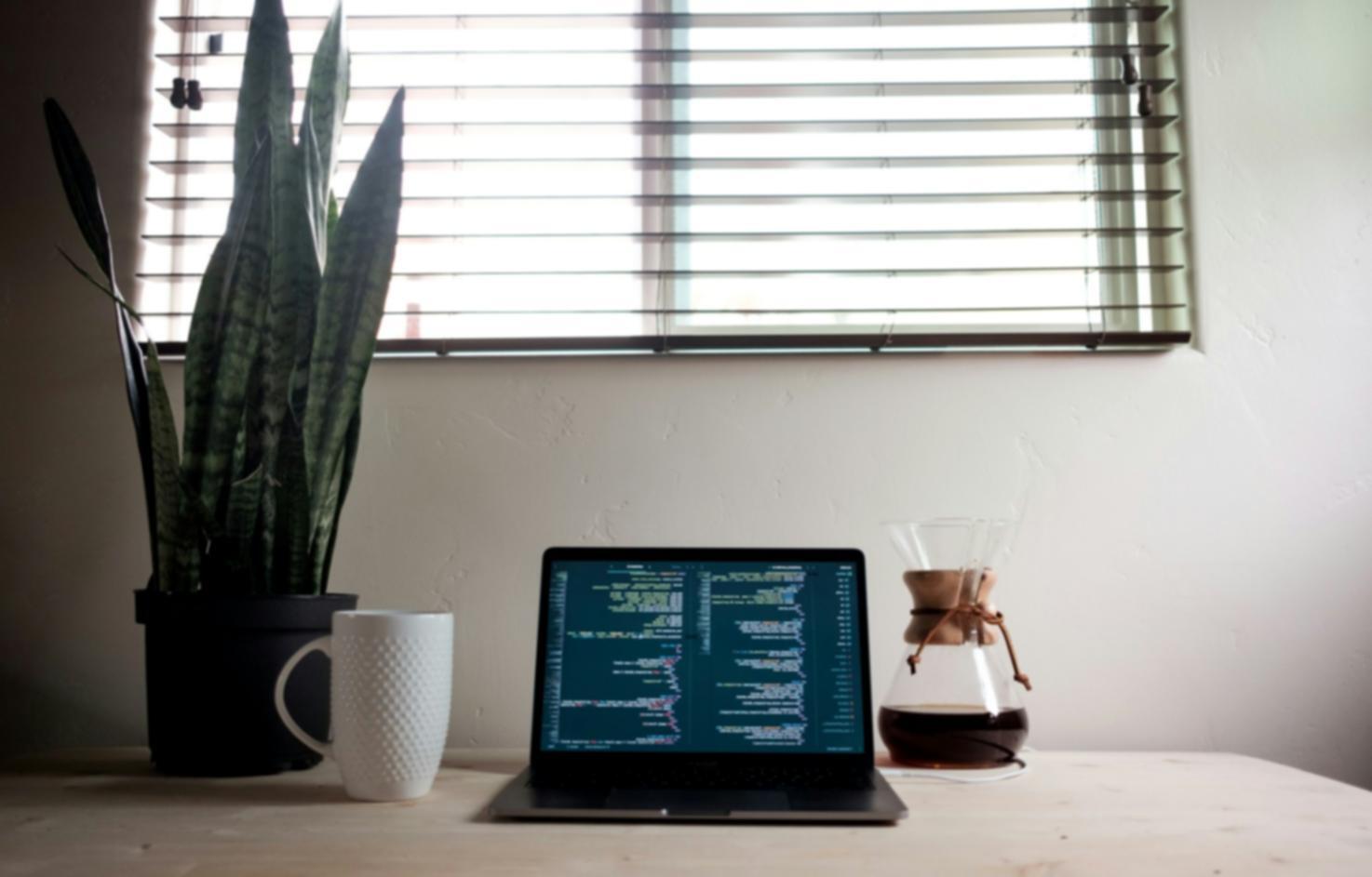 Teilnehmer beim gemeinsamen Arbeiten an Finanzstrategien